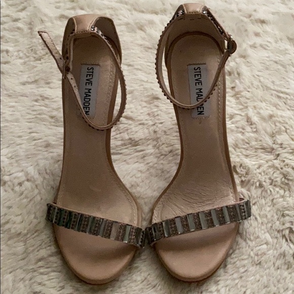 Steve Madden Nude Heels - Picture 2 of 4